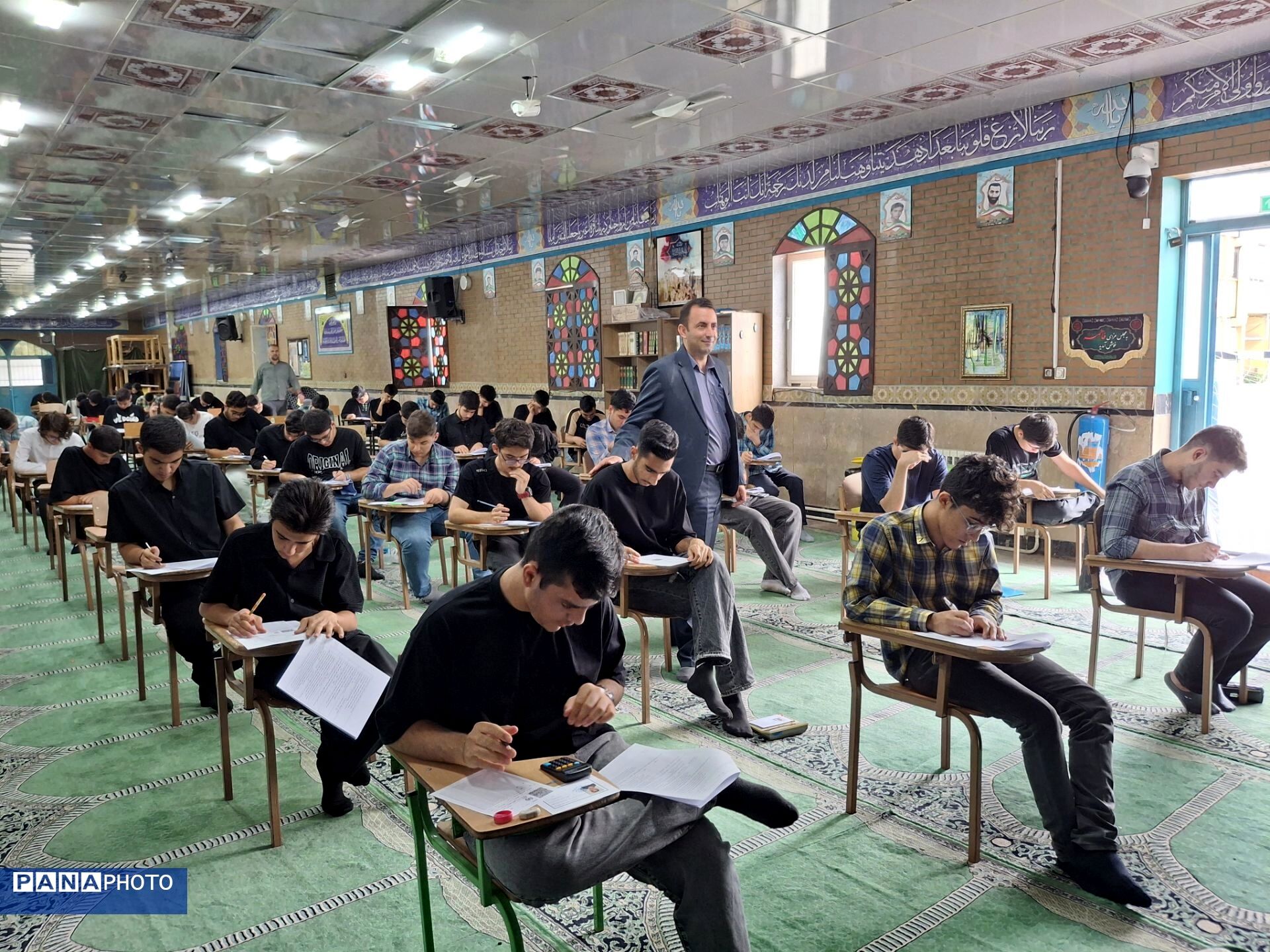 برگزاری آزمون میان پایه دبیرستان نمونه دولتی ۱۷ شهریور