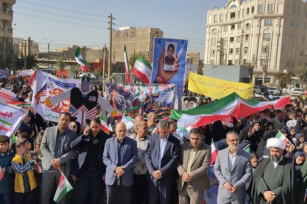 حضور پرشور دانش‌آموزان در راهپیمایی ۱۳آبان منطقه کهریزک 