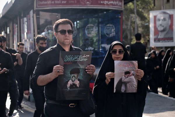 برگزاری مراسم وداع تهرانی‌ها با پیکر ابراهیم رئیسی و همراهانش