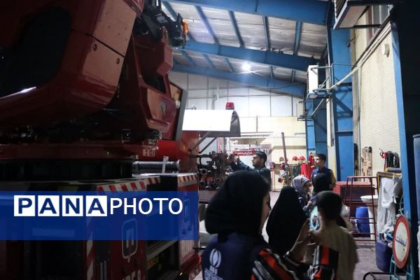 بازدید خبرنگاران پانا ناحیه یک و دو یزد از مرکز شماره ۹ آتشنشانی یزد