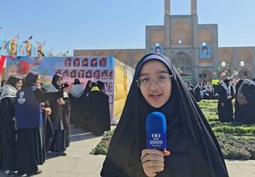 ما پای وطنمان ایستاده‌ایم؛ هم‌صدایی دانش آموزان یزدی در راهپیمایی بزرگ 13 آبان