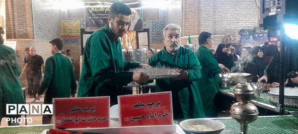 چایخانه فاطمه الزهرا برای هفتاد و هفتمین شب میزبان مردم 