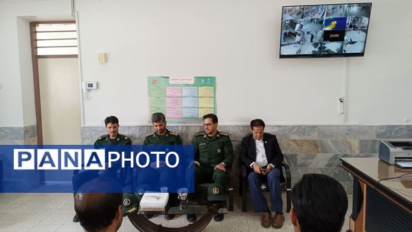 بازدید فرمانده بسیج دانش آموزی از دبیرستان شاهد صاحب الزمان 