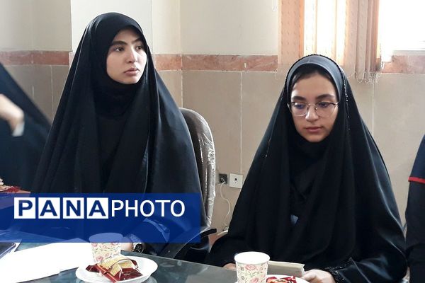 رقابت دانش‌آموزان منتخب در انتخابات منطقه‌ای شورای دانش‌آموزی بهارستان دو