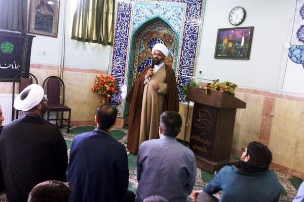 برپایی نماز جماعت مدارس کهریزک با حضور امام جمعه منطقه 