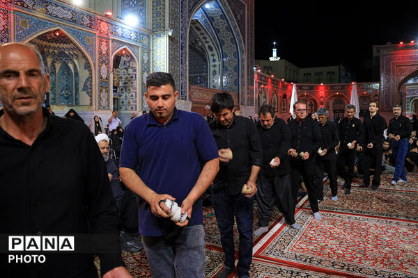 عزاداری سنتی شب هفتم محرم در «حسینیه حرم»
