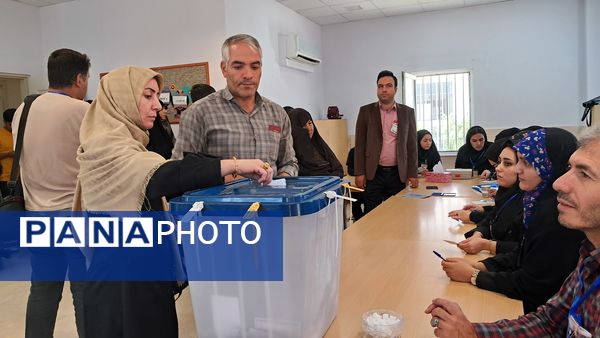 حضور پرشور رای‌اولی‌ها در انتخابات ریاست جمهوری