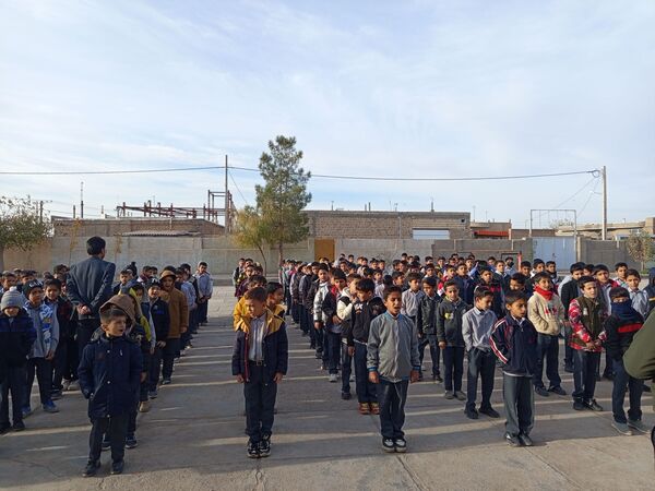 مراسم صبحگاهی در مدرسه پسرانه برادران ابراهیمی نیا