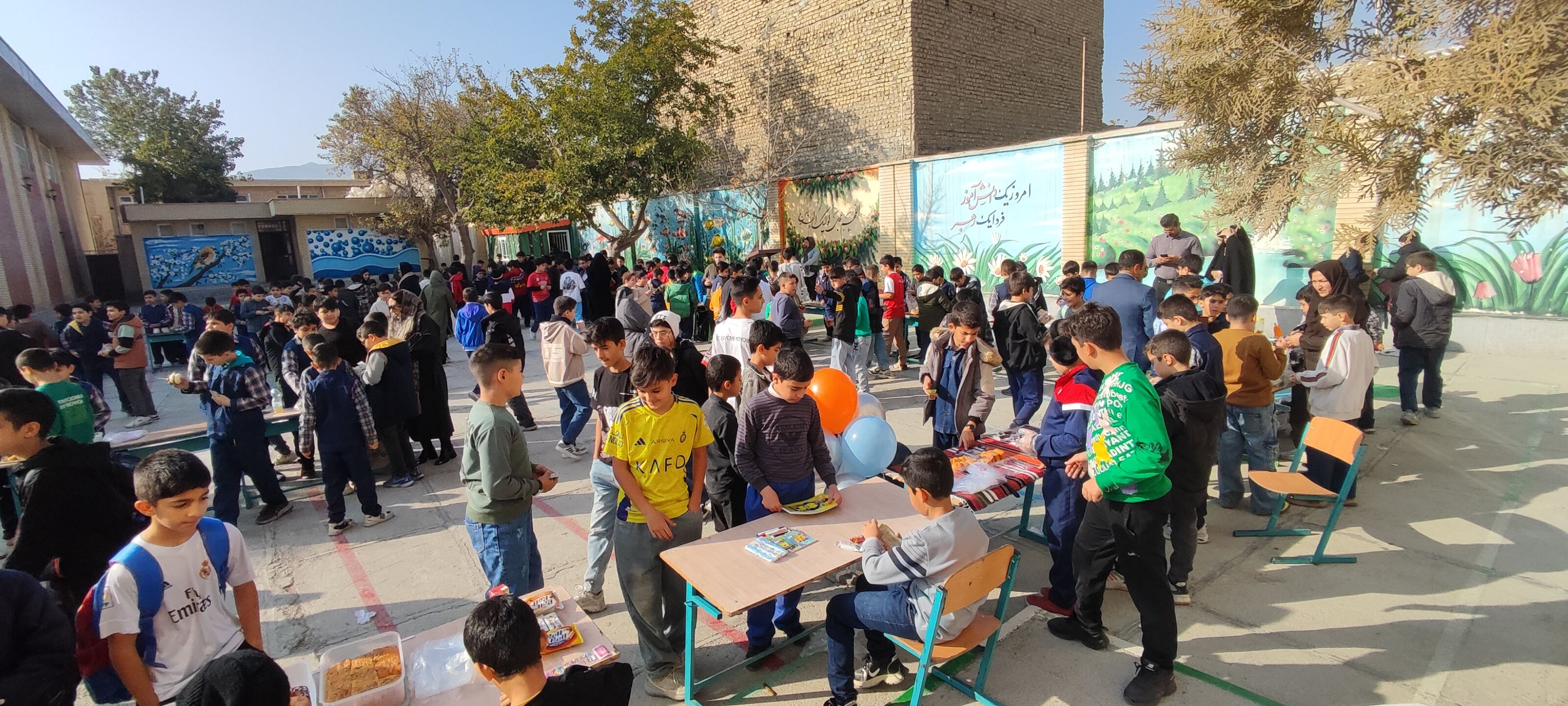 برگزاری بازارچه دانش‌آموزی در مدرسه شهدای فرهنگی شهرستان شیروان