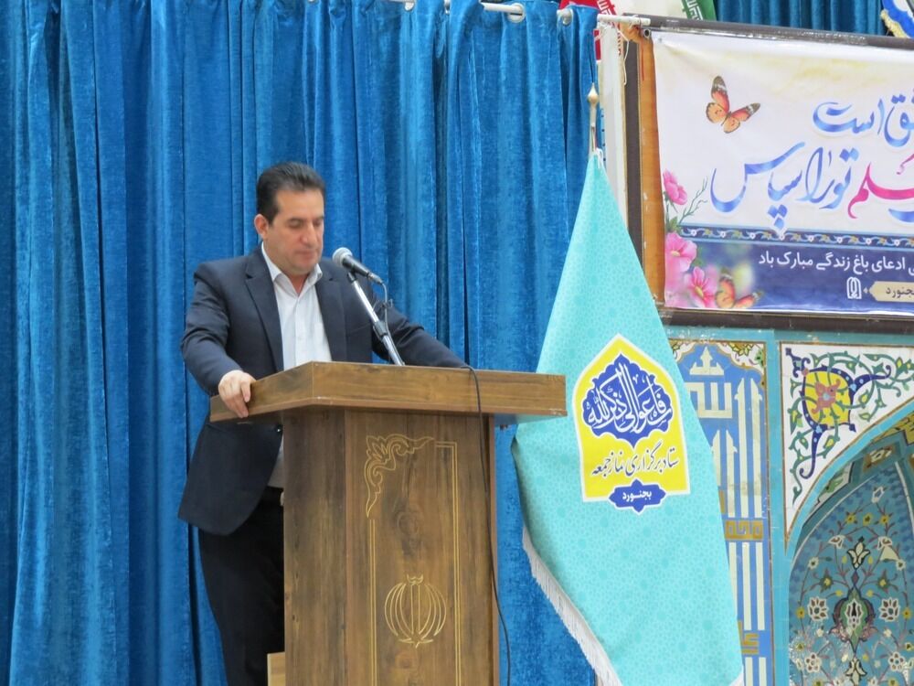 معلم ستون اصلی هر جامعه است