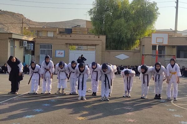 هفته تربیت‌بدنی در دبیرستان فرشتگان ناحیه ۴شیراز