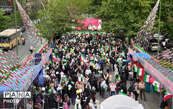میدان مادر تهران، رنگین‌کمان شادی و مهربانی برای مادران و کودکان