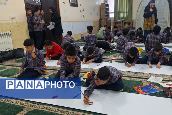 برپایی نقاشی همگانی در هفته ماها در آموزشگاه معارف۶ ناحیه ۳شیراز 