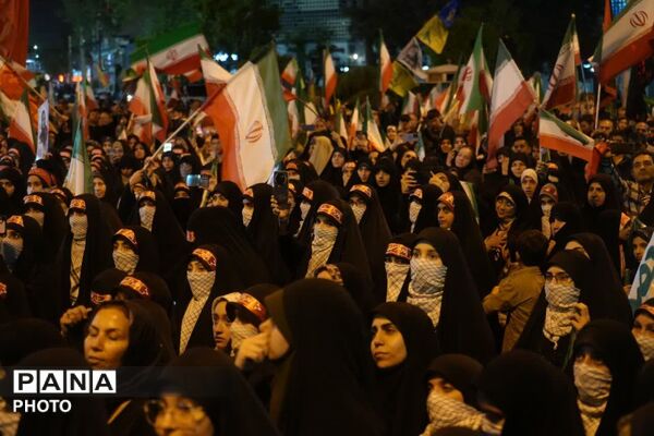 اقتدار و آمادگی دختران البرزی در رژه «جان فدای البرزی» پاسخی به هجمه‌ها در دهه کرامت