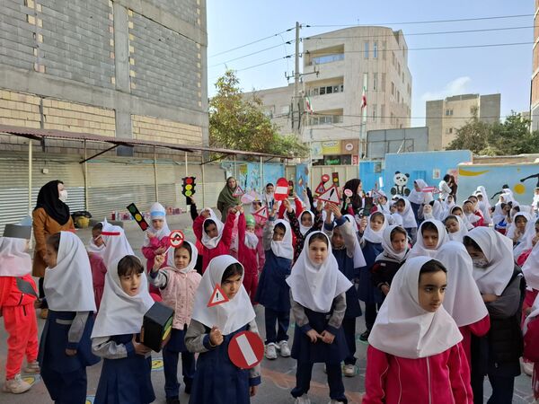 بازدید ماموران نیروی انتظامی در مدرسه 17شهریور بجنورد