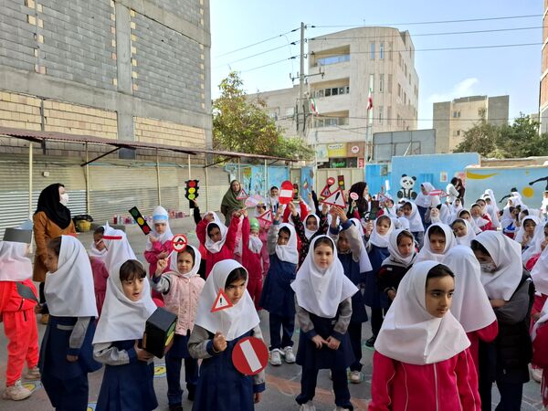بازدید ماموران نیروی انتظامی در مدرسه 17شهریور بجنورد