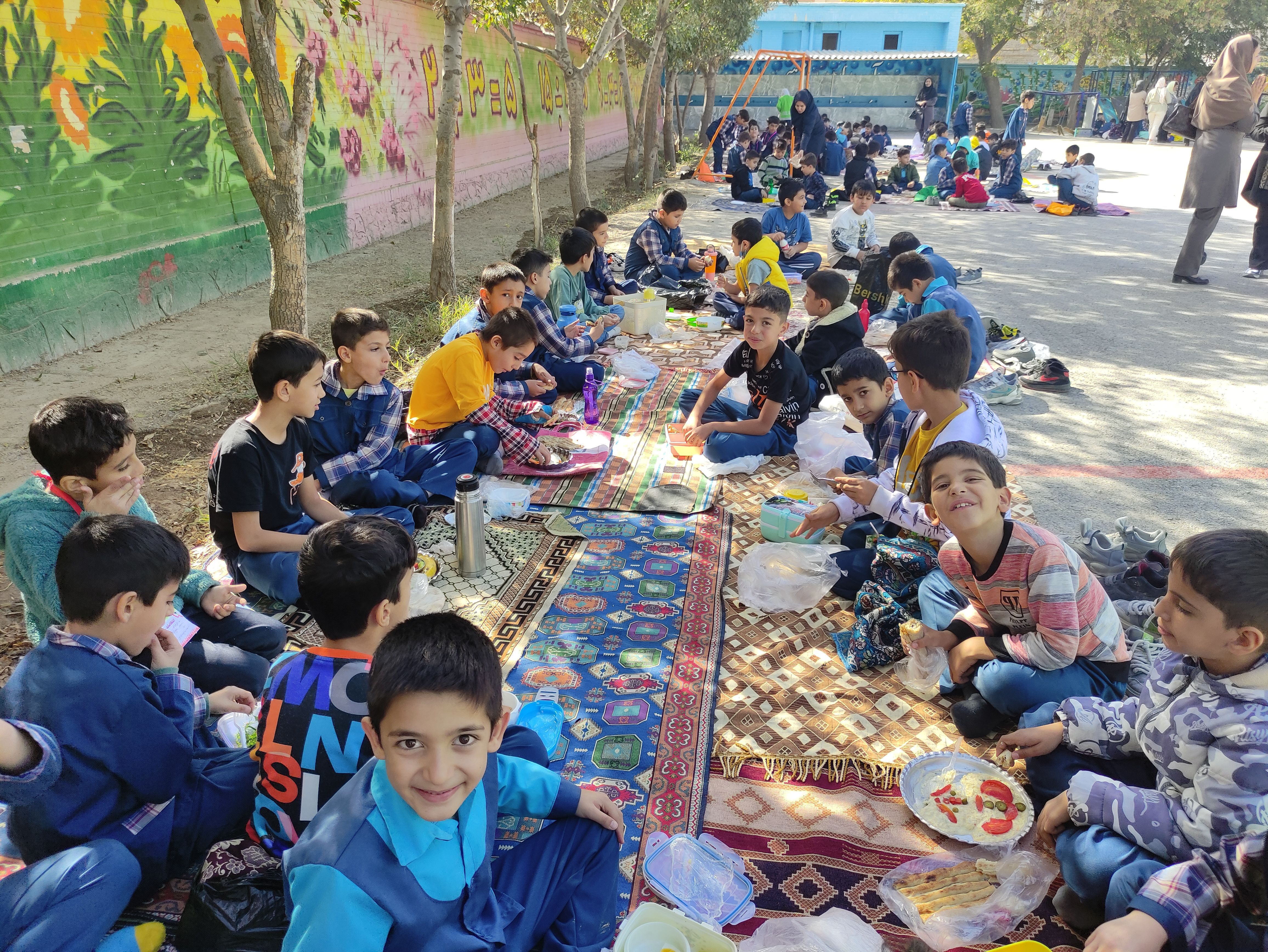 صبحانه سلامت در دبستان هیأت امنایی قرآنی مبین شهرستان شیروان