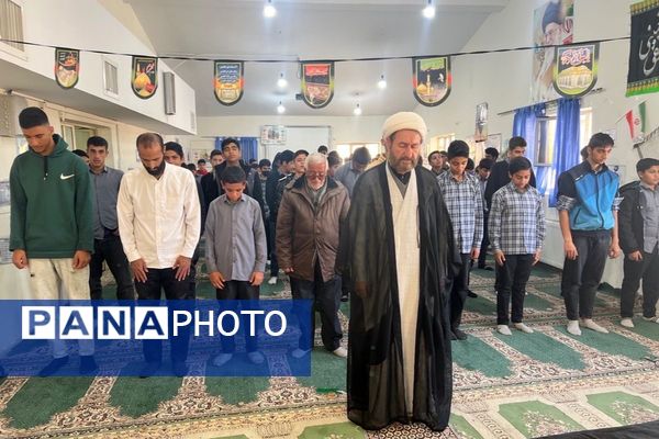 اقامه نماز جماعت و محافل انس با قرآن در مدارس فیروزکوه