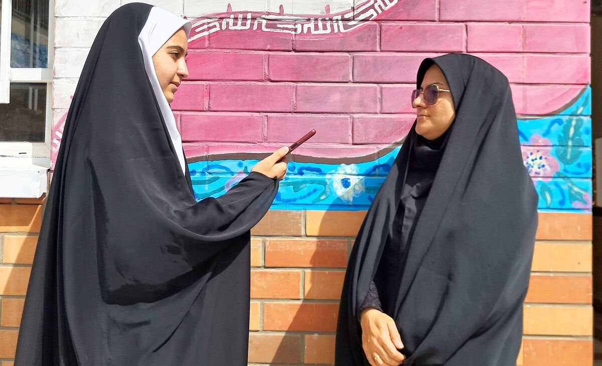 حضور عفیفانه بانوان در اجتماع، سلامت روانی جامعه را پی‌ریزی می‌کند