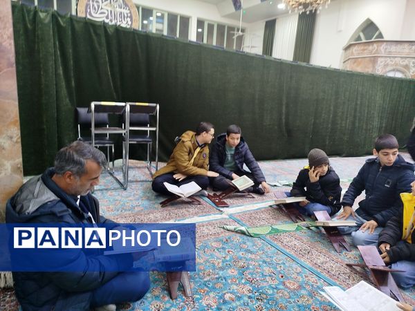 جلسه هفتگی آموزش قرآن در شهرستان خلیل آباد 