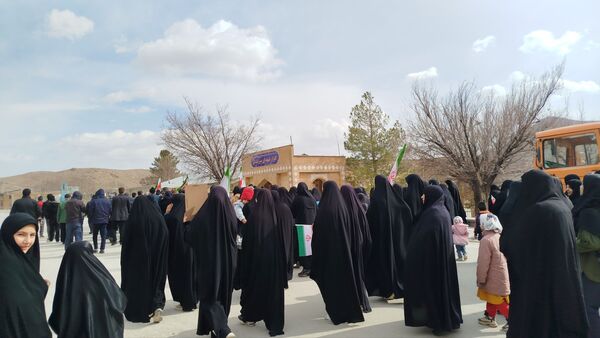 حضور پرشور اهالی روستای سرتشنیز در راهپیمایی ۲۲بهمن