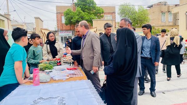 برپایی بازارچه در دبستان معلم آشخانه 