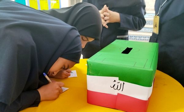 پانتخابات انجمن ورزشی در مدرسه حضرت سکینه (س)