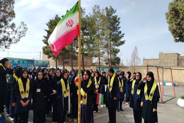 گلبانگ زنگ چهل و هفتمین پیروزی انقلاب اسلامی در مدرسه شهید مجید دهنوی 