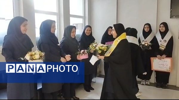 قدردانی  دختران پیشتاز دبیرستان شاهد تکتم از فرشتگان سفیدپوش بیمارستان ۱۷شهریور مشهد