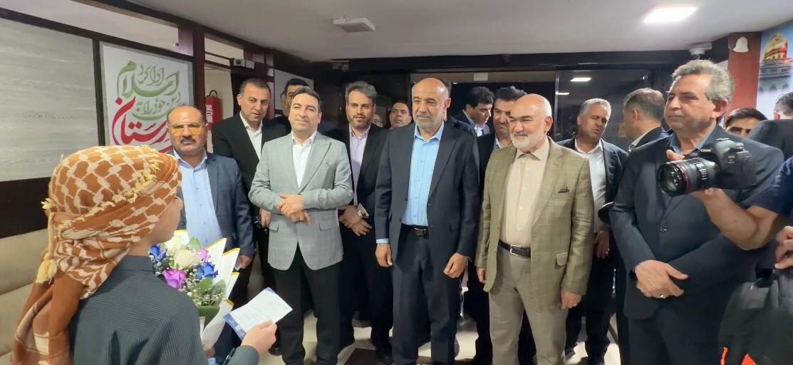 وزیر تعاون، کار و رفاه اجتماعی وارد اهواز شد