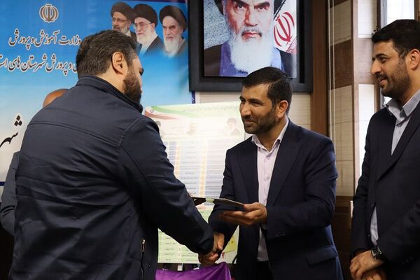 نشست خبری مدیر آموزش و پرورش پاکدشت به مناسبت گرامیداشت هفته معلم