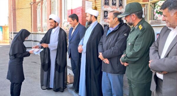 آغاز سال تحصیلی با گرامیداشت یاد و خاطره شهیدان در مدرسه فاطمیه شهرستان چاراویماق 