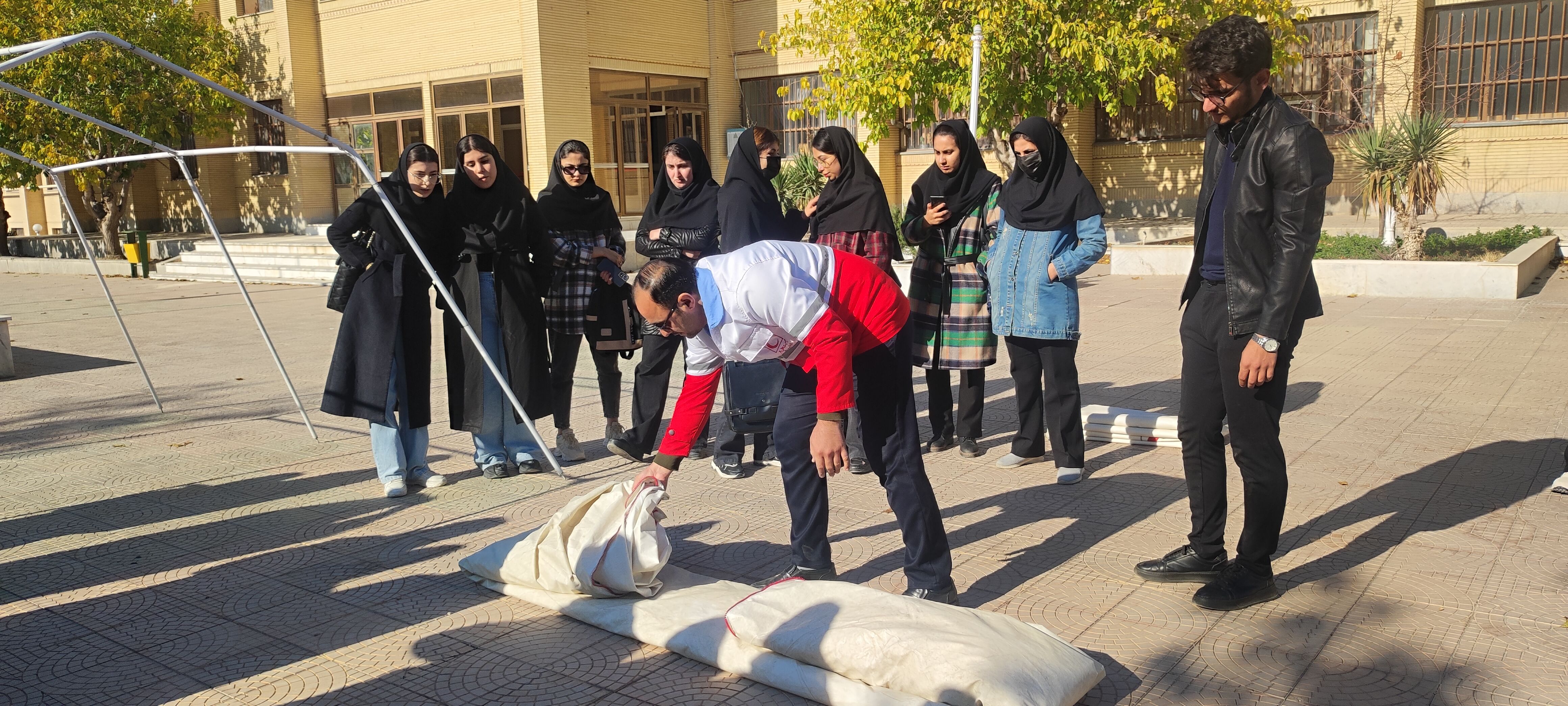 برپایی کارگاه آموزشی اسکان اضطراری هلال احمر در دانشگاه آزاد شیروان