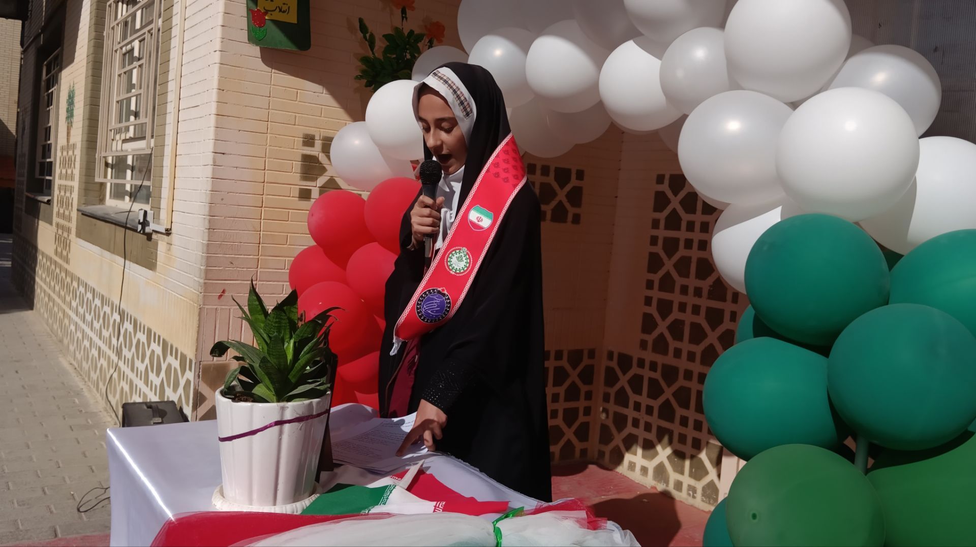جشن دهه انقلاب و زنگ حماسه آفرینی انقلاب در دبستان شطیطه ۲