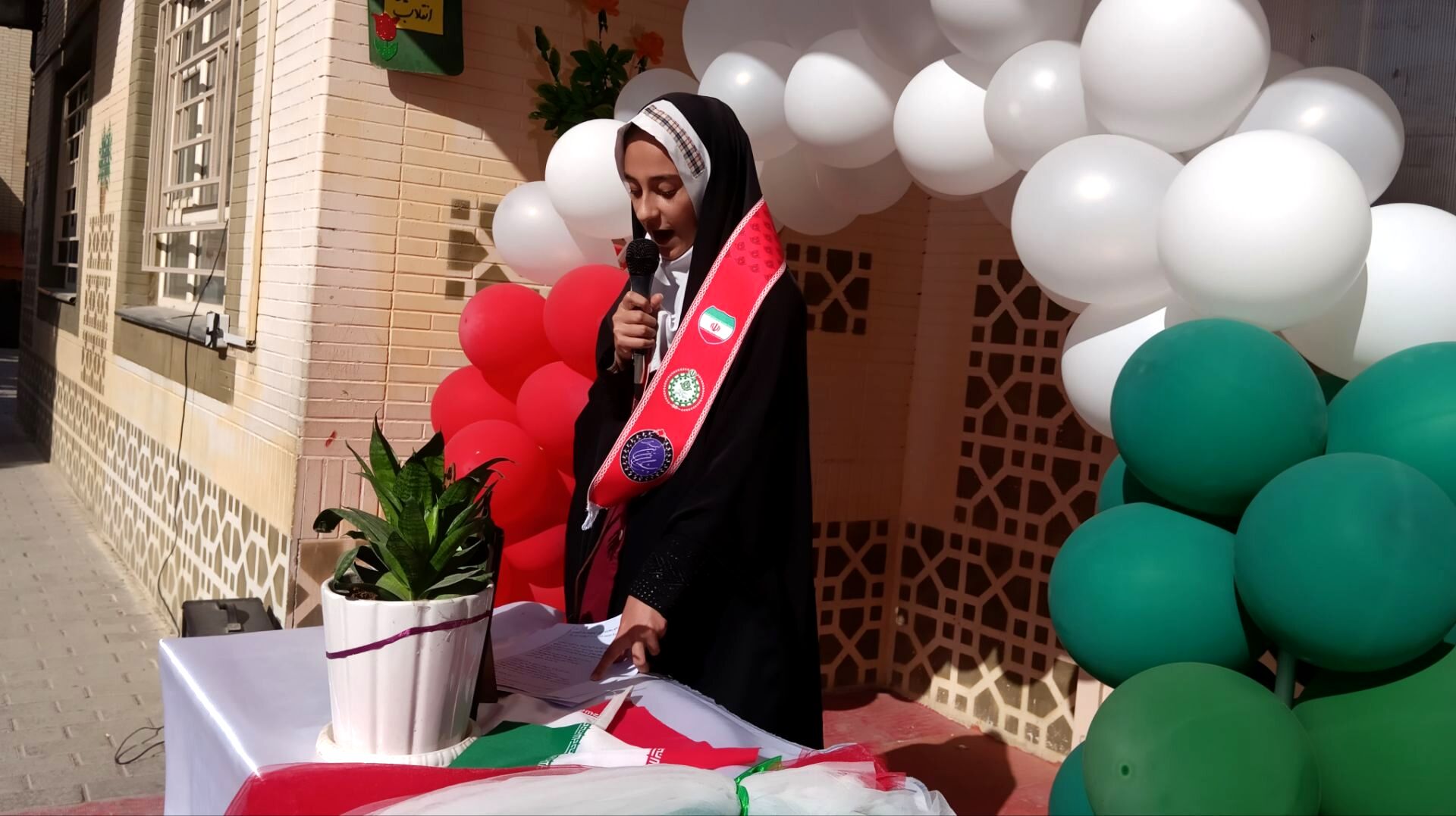 جشن دهه انقلاب و زنگ حماسه آفرینی انقلاب در دبستان شطیطه ۲