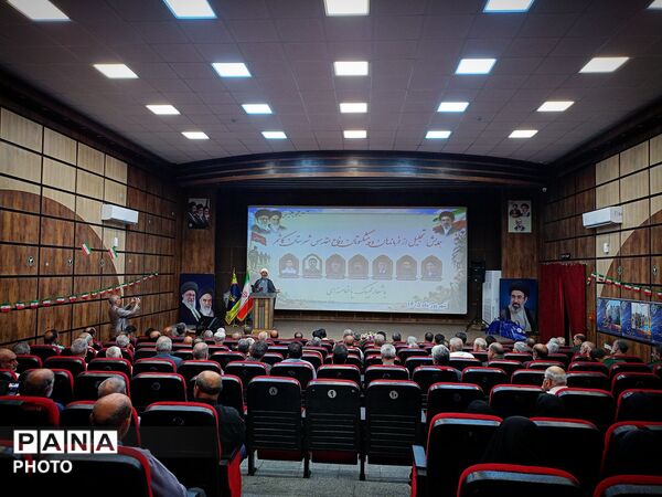 همایش تجلیل از فرماندهان و پیشکسوتان دفاع مقدس شهرستان کاشمر
