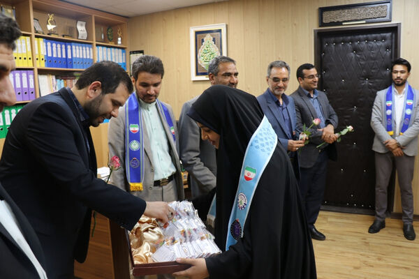 سپاس معلم در اداره آموزش و پرورش خراسان رضوی توسط دختران پیشتاز