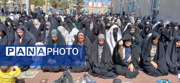 نماز جمعه این هفته شهرستان کاشمر همزمان با روز قدس برگزار شد 