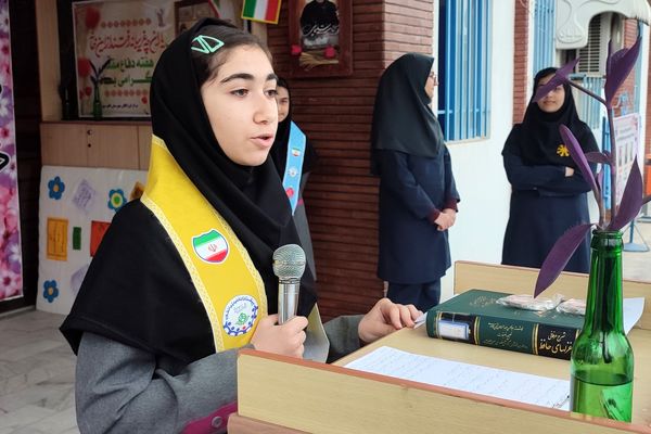 بزرگداشت روز حافظ در دبیرستان فرزانگان قائمشهر