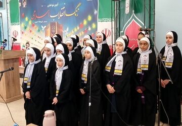 برگزاری جشن انقلاب در مدرسه ۲۲ بهمن شهرستان سمنان