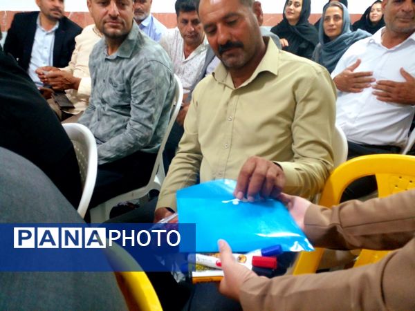 جلسه انجمن اولیا و مربیان در دبیرستان نمونه دولتی مهرورزان خواف