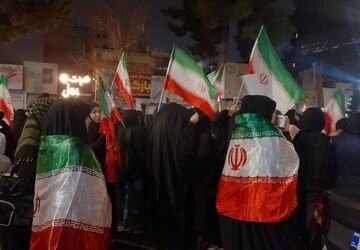 تشییع پیکر دو شهید والامقام در مقابل مسجد جامع نیشابور