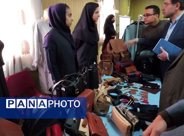 بازارچه هنرهای دستی هنرستان آفرینش منطقه رضویه