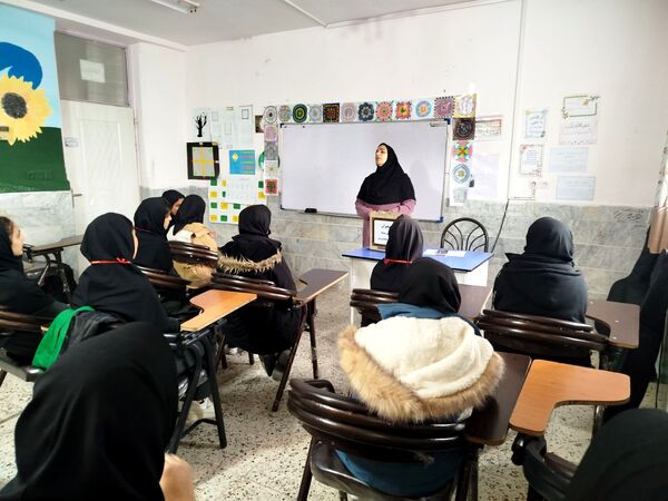 جلسه سفیران سلامت در دبیرستان شهید محمدی پور خلیل آباد 