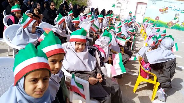 نوگلان کلاس اولی روستای فدافن ، اولین روز مدرسه را جشن گرفتند