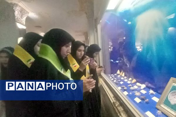 بازدید دانش آموزان پیشتاز اعزامی به مشهد از موزه حرم مطهر رضوی 