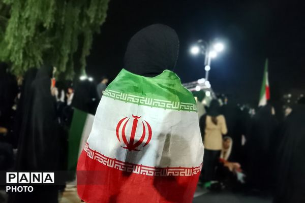 برپایی نماز استغاثه به امام زمان (عج) در میدان نماز شهرری 
