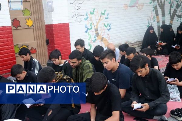 حضور پر رنگ نوجوانان در مراسم قرائت دعای زیارت عاشورا 
