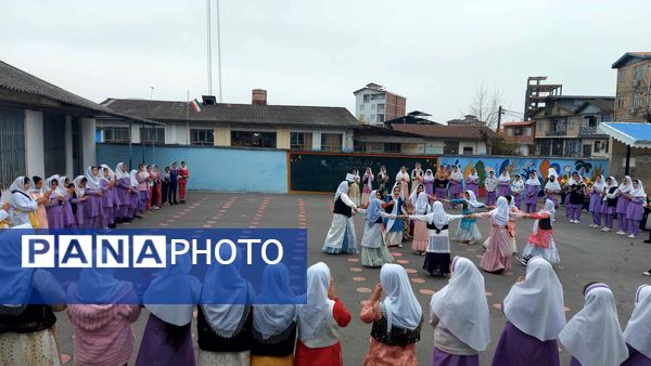 برگزاری مسابقات بومی محلی به مناسبت روز مادر
