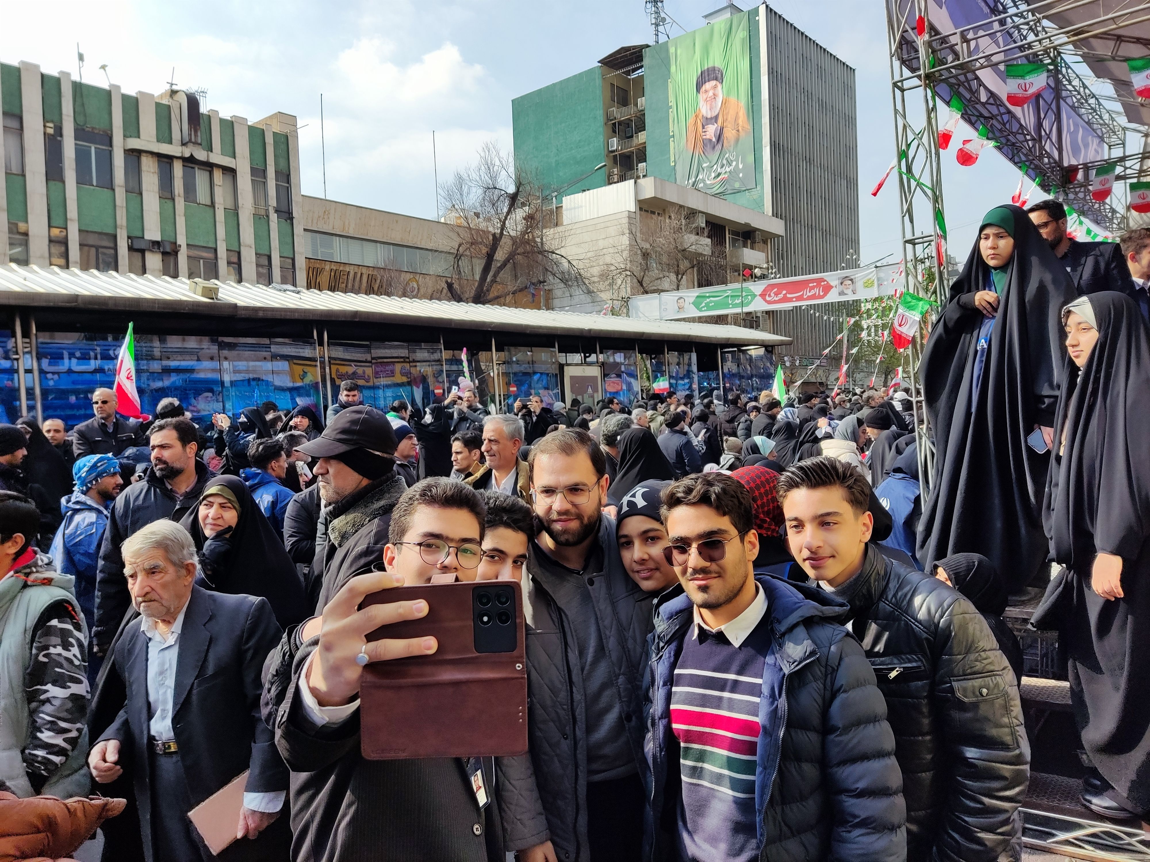 حضور پرشور نوجوانان در راهپیمایی ۲۲ بهمن نشانه‌ای از پایبندی به آرمان‌های انقلاب است